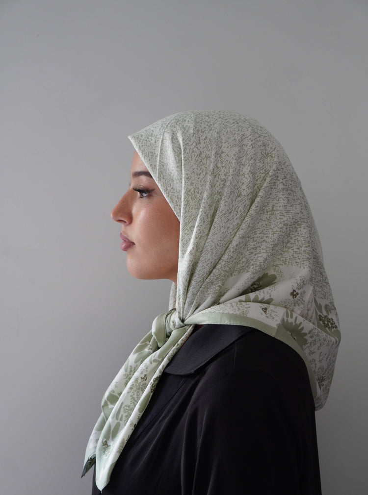 Carré effet de soie élégant