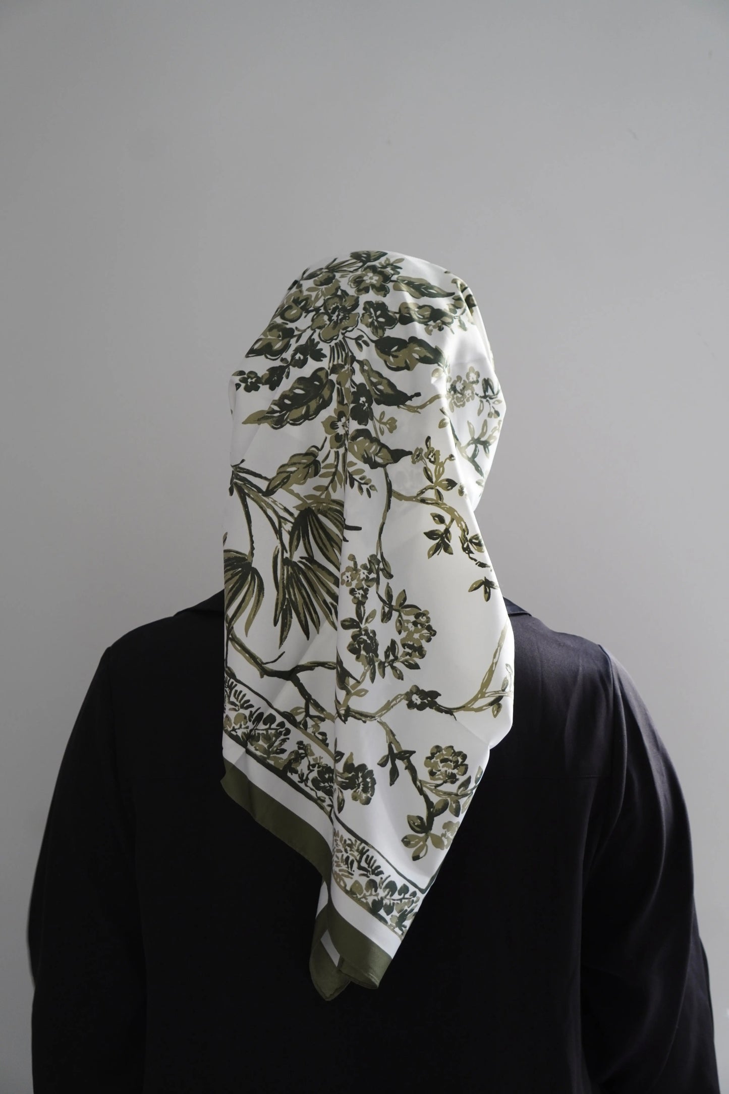 Carré effet de soie Vert – Élégance & confort au quotidien Hnynnamodesty