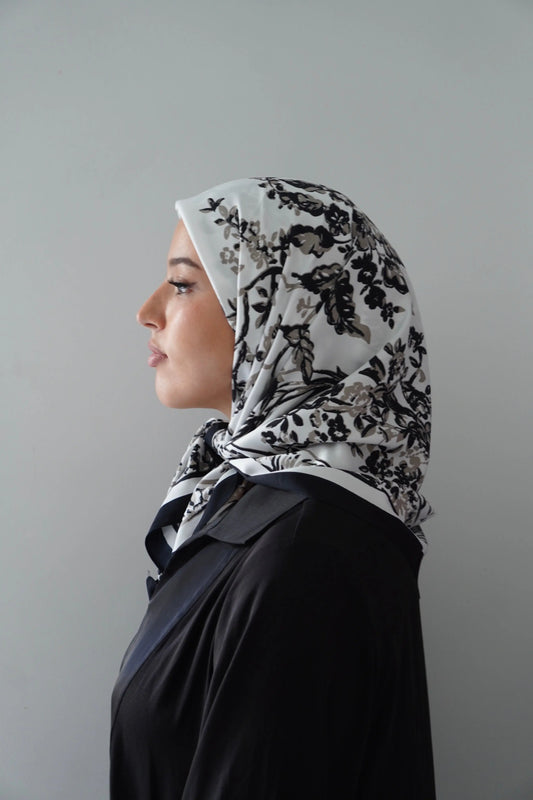 Carré effet de soie Noir – Élégance & confort au quotidien Hnynnamodesty