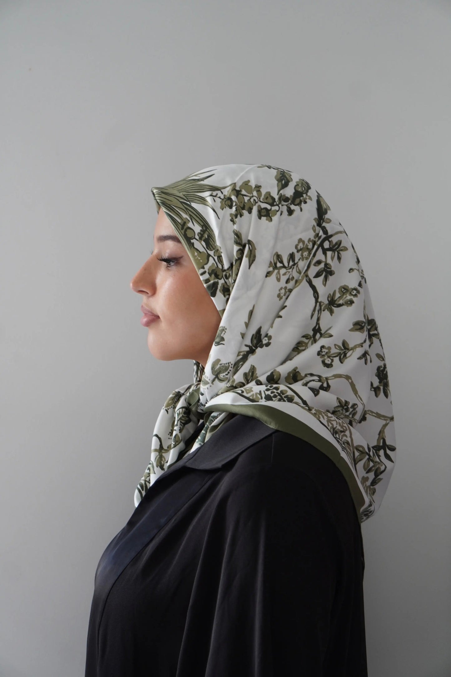 Carré effet de soie Vert – Élégance & confort au quotidien Hnynnamodesty