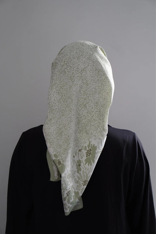 Carré effet de soie Vert clair – Élégance & confort au quotidien Hnynnamodesty