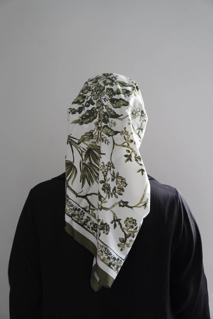 Carré effet de soie Vert – Élégance & confort au quotidien Hnynnamodesty