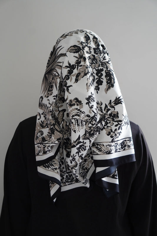 Carré effet de soie Noir – Élégance & confort au quotidien Hnynnamodesty