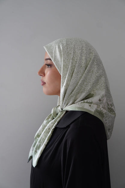 Carré effet de soie Vert clair – Élégance & confort au quotidien Hnynnamodesty