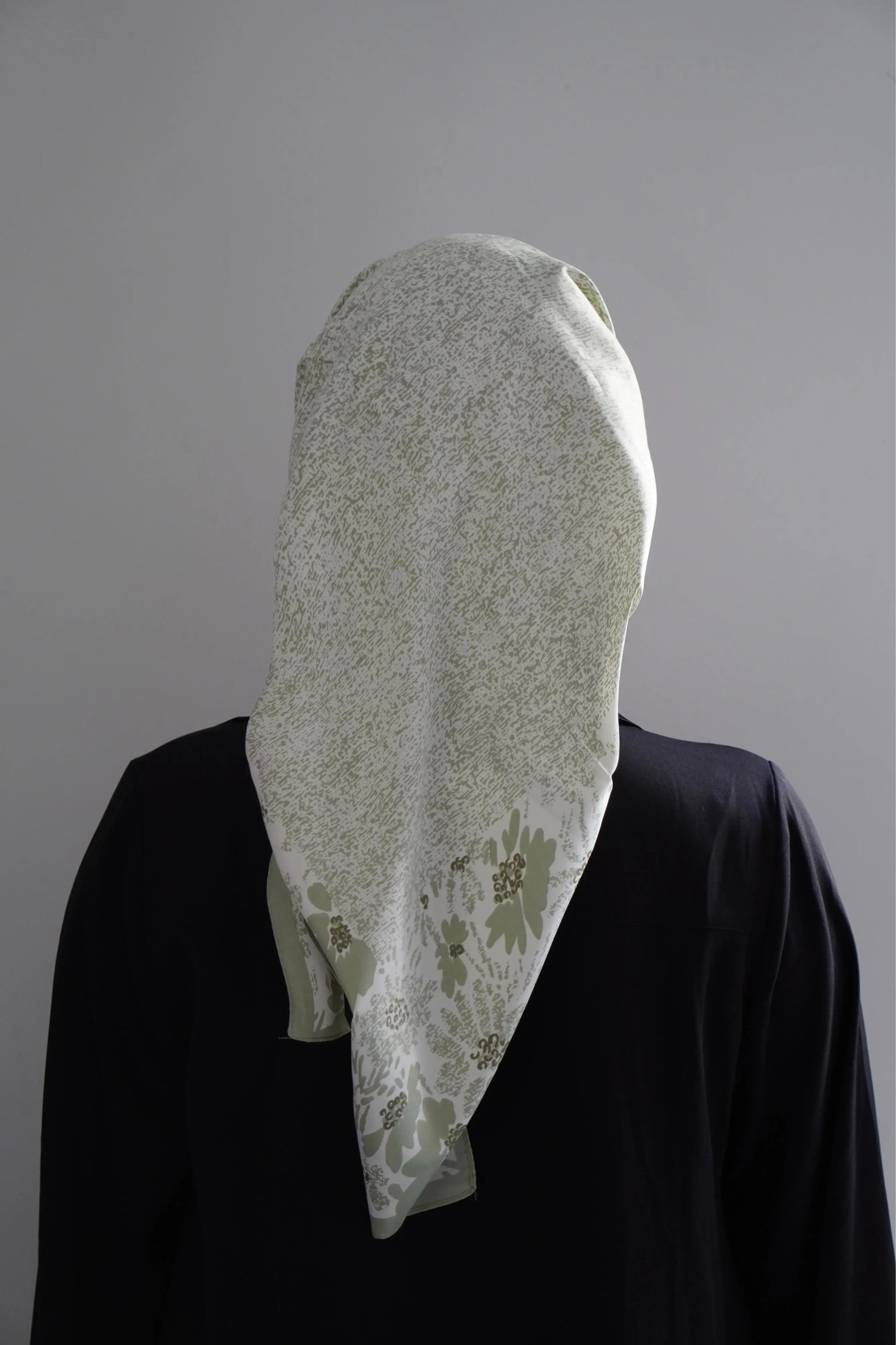 Carré effet de soie Vert clair – Élégance & confort au quotidien Hnynnamodesty